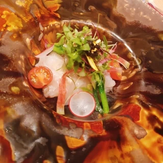 燻煙スモークに包まれた前菜です。野菜1つ1つに味がしみてます