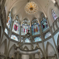 スタンドガラスがキラキラしてて神々しかったです