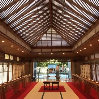 お外が見渡せる社殿