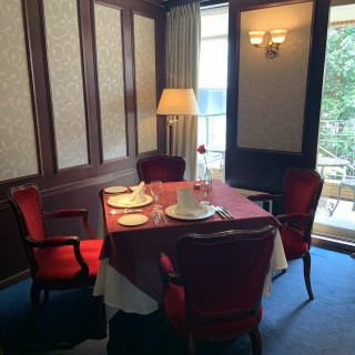 通常はレストランの個室として使われるが、結婚式は控え室に。