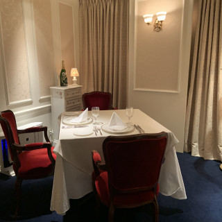 通常はレストランの個室として使われるが、結婚式は控え室に。