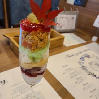 パフェが綺麗でした。味は普通…でした。