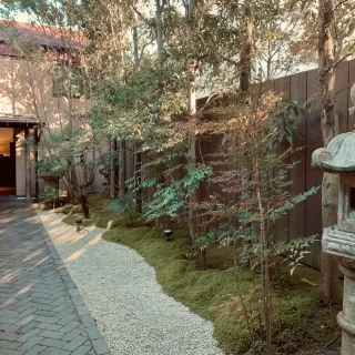 建物内にある庭