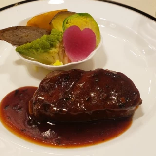 メインよお肉が柔らかくて美味しいのと野菜がハートで可愛い