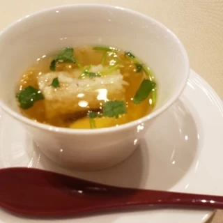 鯛の塩釜焼きを使った、締めのお茶漬け。ケーキよりも嬉しいかも