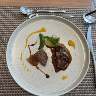 お肉料理です。