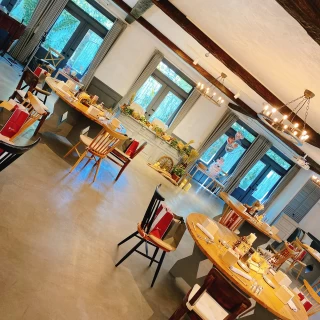 広々とした小さい方の披露宴会場