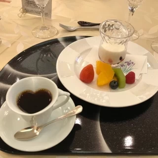 デザートとコーヒー、食後にピッタリでした。