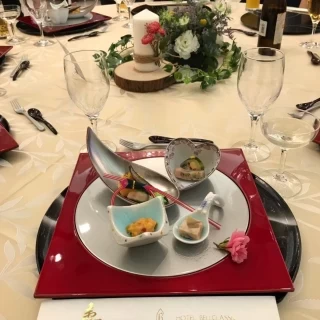 1番はじめにでてくるオードブル、和食がお腹をみたします。