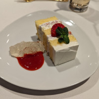 デザートのウェディングケーキ