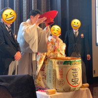 ファーストバイトのかわりに新郎に鏡開き後お酒を呑んでもらう演