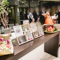 両親への花束とフォトフレームも飾ってくれました。