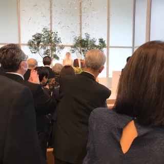 挙式は大きな木で装飾していただきました
