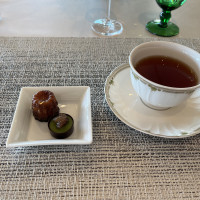 デザートのカヌレと抹茶チョコレート