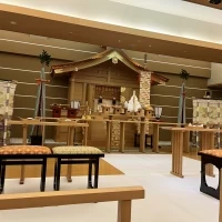 厳かな雰囲気の神殿