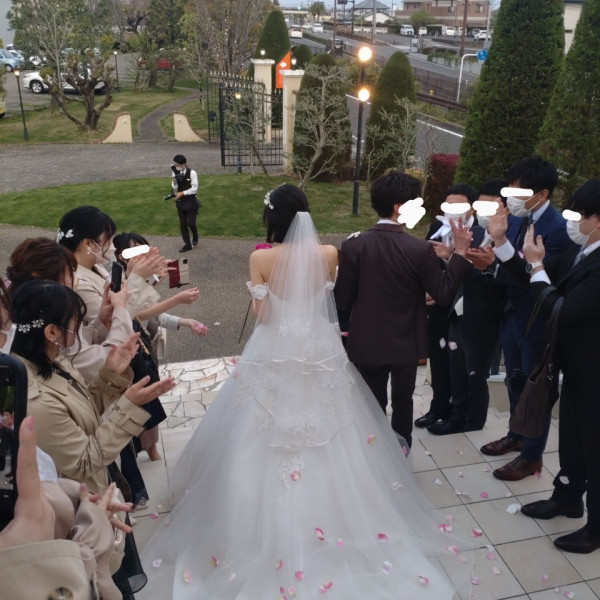 ゲストの方々も私達も、楽しく、幸せな結婚式でした！」｜○クリーム色