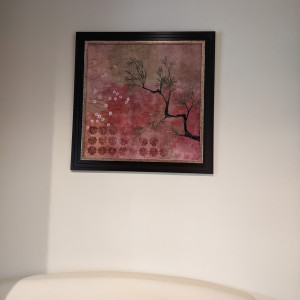 控え室には落ち着いた絵が数点飾られていました。|617946さんのけやき坂 彩桜邸 シーズンズテラス（営業終了）の写真(1485657)