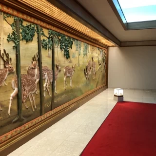 挙式会場入り口の装飾も豪華です。