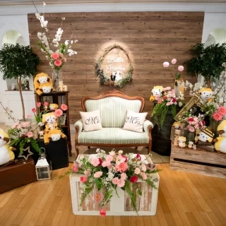 ぬいぐるみとお花とソファーで可愛い雰囲気にしてもらいました