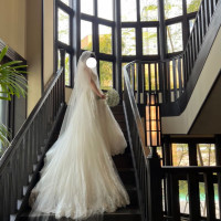 階段での撮影は長いドレスも綺麗に写るので素敵です