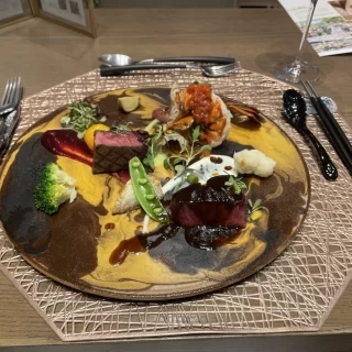 ソース以外に炭塩でも食べられます。