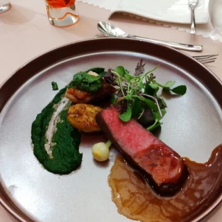 メインの肉料理