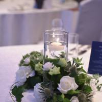 テーブルの装花とキャンドル