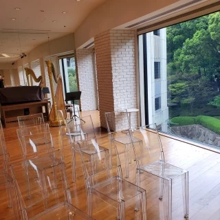 庭園の見えるチャペル