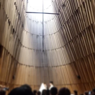 天井の高いチャペル