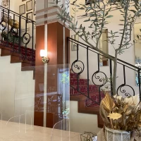 式場、控室に続く階段
エスカレーターもあるそうです