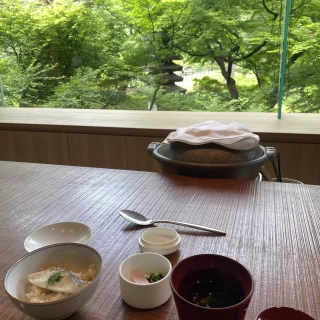 締めの鯛飯とお吸い物です。優しい味でした。