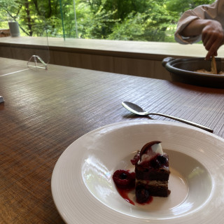 試食で頂いたデザートのケーキです。