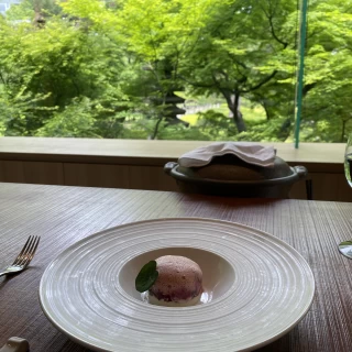 ムース仕立ての前菜です。
