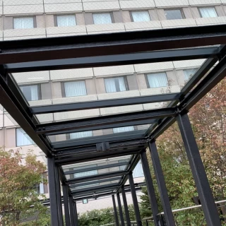 独立型のチャペルまでの雨除け