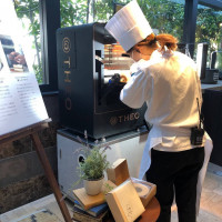 バウムクーヘンを焼いています。