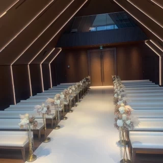 挙式会場は広いです