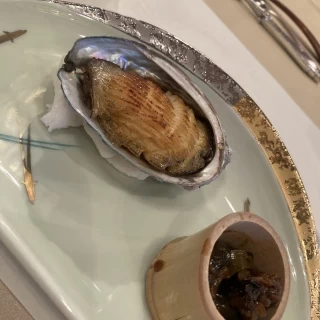 チョイスできる中から鮑ステーキをチョイス。美味しかった。