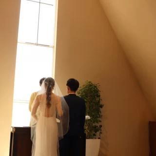 キリスト教式では外国人の神父さんがしてくれます