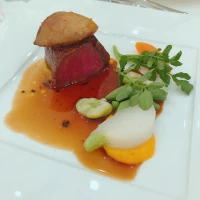 ロッシーニ　牛フィレ肉　フランス産フォアグラ　トリュフ