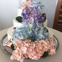 ケーキにお花をつけてもらい、オリジナルケーキにしました。
