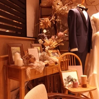 打合せ会場にあったドレスやタキシードの写真です。