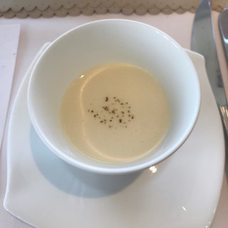 お料理のうちの、スープです。シンプルに美味しかったです。