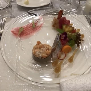 前菜は海鮮とお野菜でした。