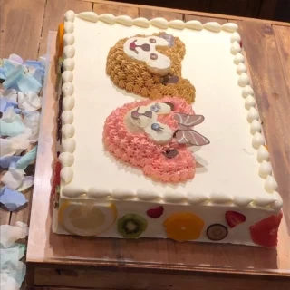 オリジナリティーの溢れるウェディングケーキでした。