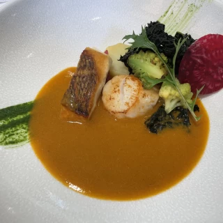 バイヤーベース。魚も野菜も美味しく、ソースも美味しく絶品