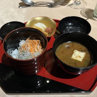 桜海老とちりめん山椒のごはん、留椀、漬物