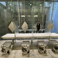 披露宴会場 瑠璃 女性トイレ鏡2
メイク直しスペース