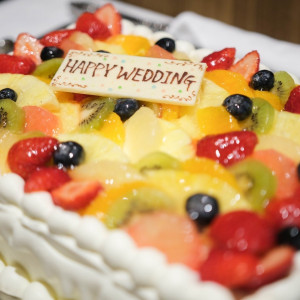 ゲストに評判がかなりいいケーキでした|620208さんの小さな結婚式 大阪ハービスENT店の写真(1477936)