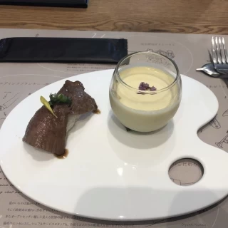 肉寿司がすごく美味しかったです。