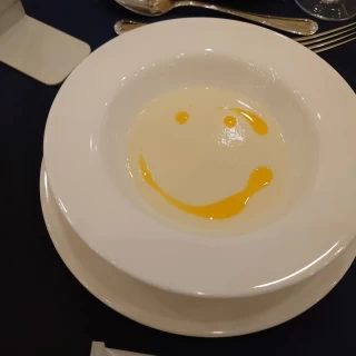 少しカレー風味のかかったポタージュ